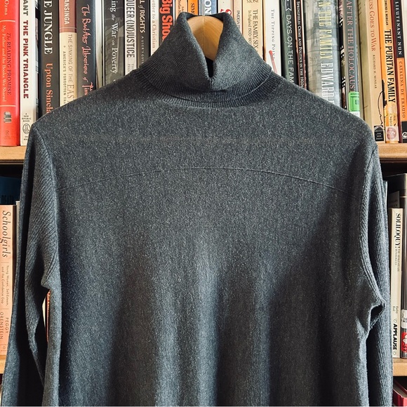 Velvet Graham Spencer Gray 100% Cotton Sheer Turtleneck Long Sleeve Sweater sz M - Picture 2 of 10
